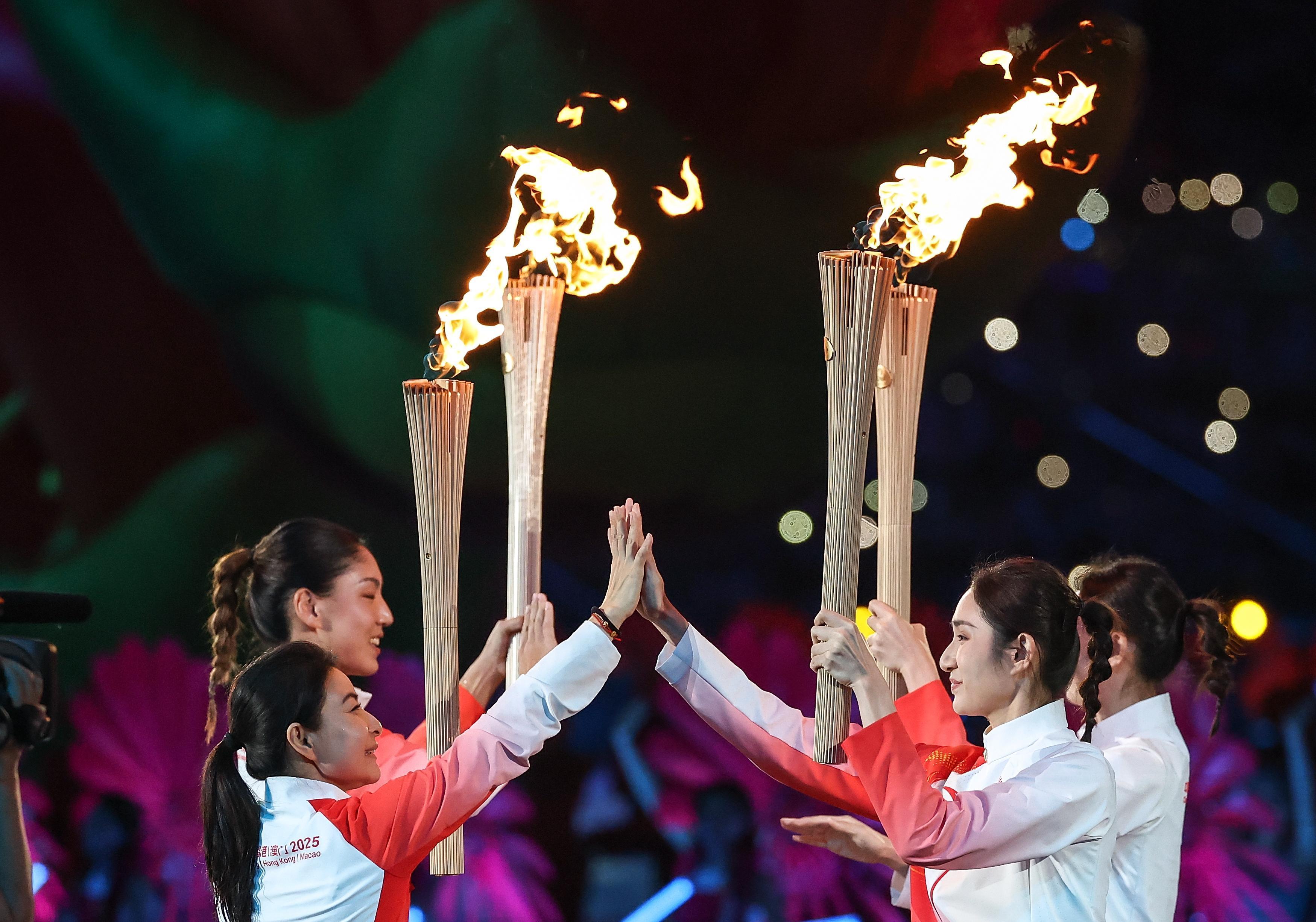 電光水霧系統(tǒng)營(yíng)造“科技火焰” 十五運(yùn)會(huì)開(kāi)幕式主火炬驚艷亮相